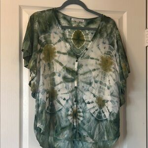 LIKE NEW Young Fabulous & Broke Green Tie-Dye Top size Large